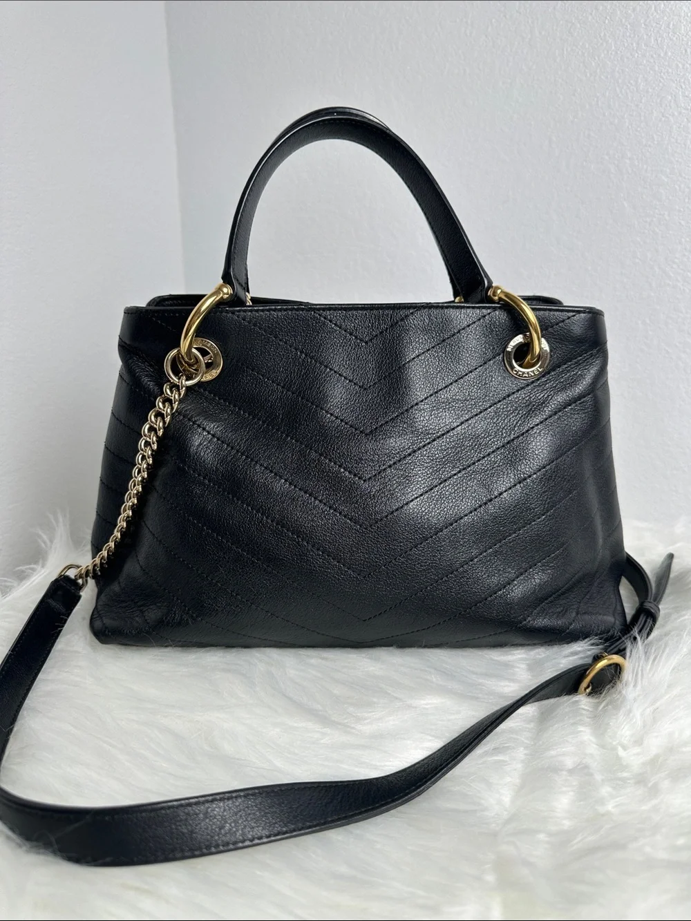 💯Authentic Chanel Chevron Quilted Shoulder Bag – Black Leather & Gold Hardware🍀